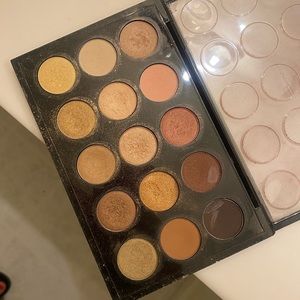 MAC WARM NEUTRAL EYESHADOW PALLETE